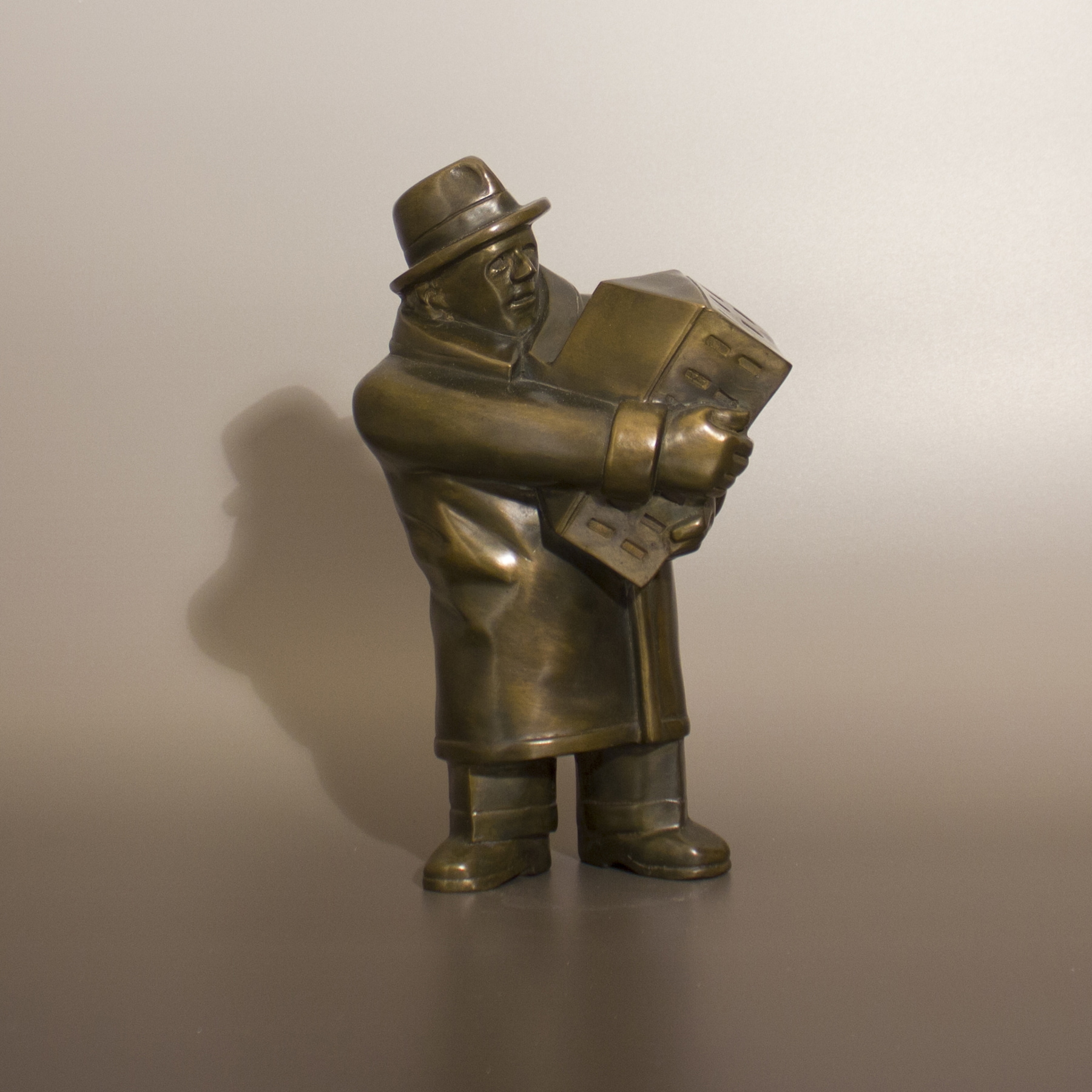 Neuenhausen_Man With House IV 11x7x6