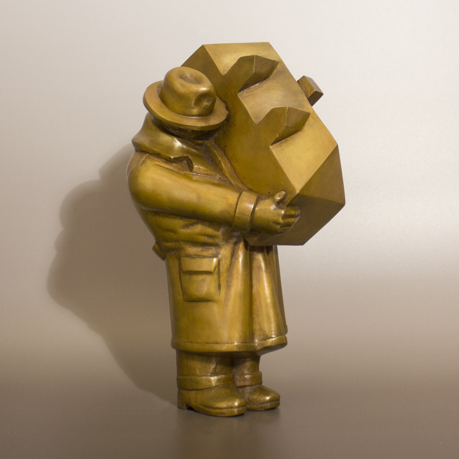 Neuenhausen_Man_with_Big_House_13x7x8
