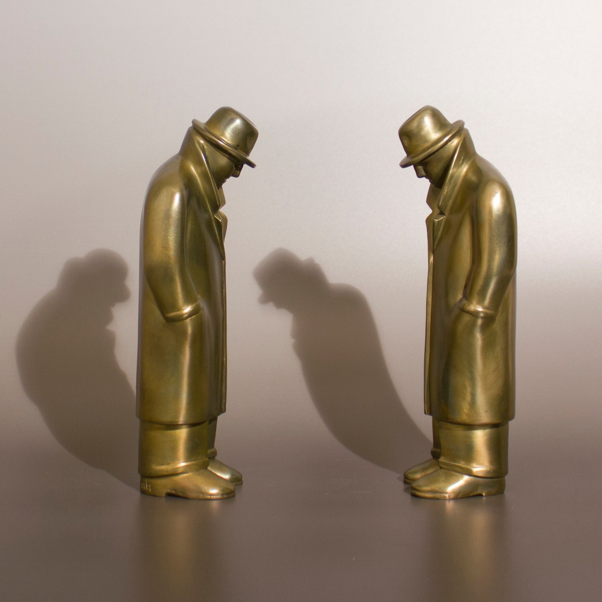 Neuenhausen_Two Equals With Upturned Collars 9x4x2